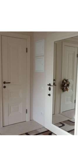 НАШІ РОБОТИ Вхідні двері металеві в квартиру з МДФ накладками і зеркалом